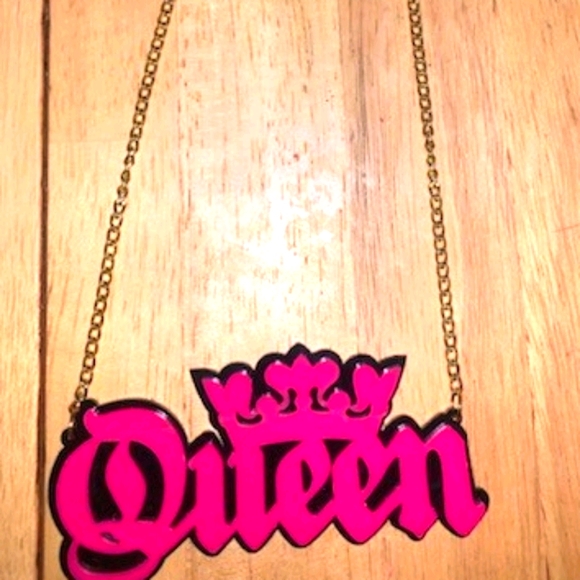 QUEEN LOGO Necklace - Picture 2 of 3